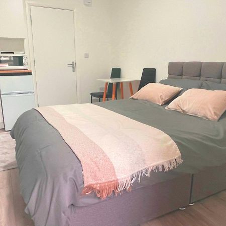 Studio Flat Private Bathroom Wc And Kitchenette London Exteriör bild