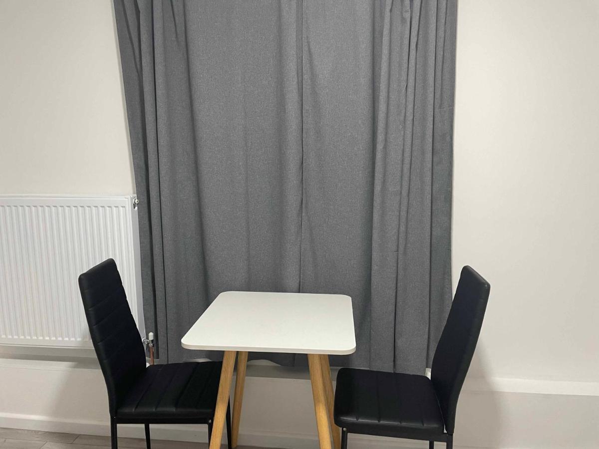 Studio Flat Private Bathroom Wc And Kitchenette London Exteriör bild