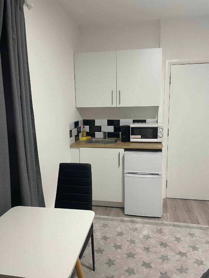 Studio Flat Private Bathroom Wc And Kitchenette London Exteriör bild