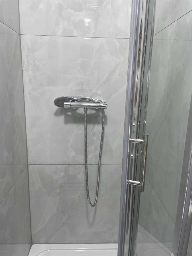 Studio Flat Private Bathroom Wc And Kitchenette London Exteriör bild